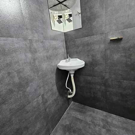 Idha Artists' Gallery - Stay With Art Kochi Exterior photo